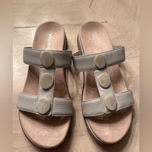 Women’s Vionic Serra Taupe Slide Sandal size 8 NWT